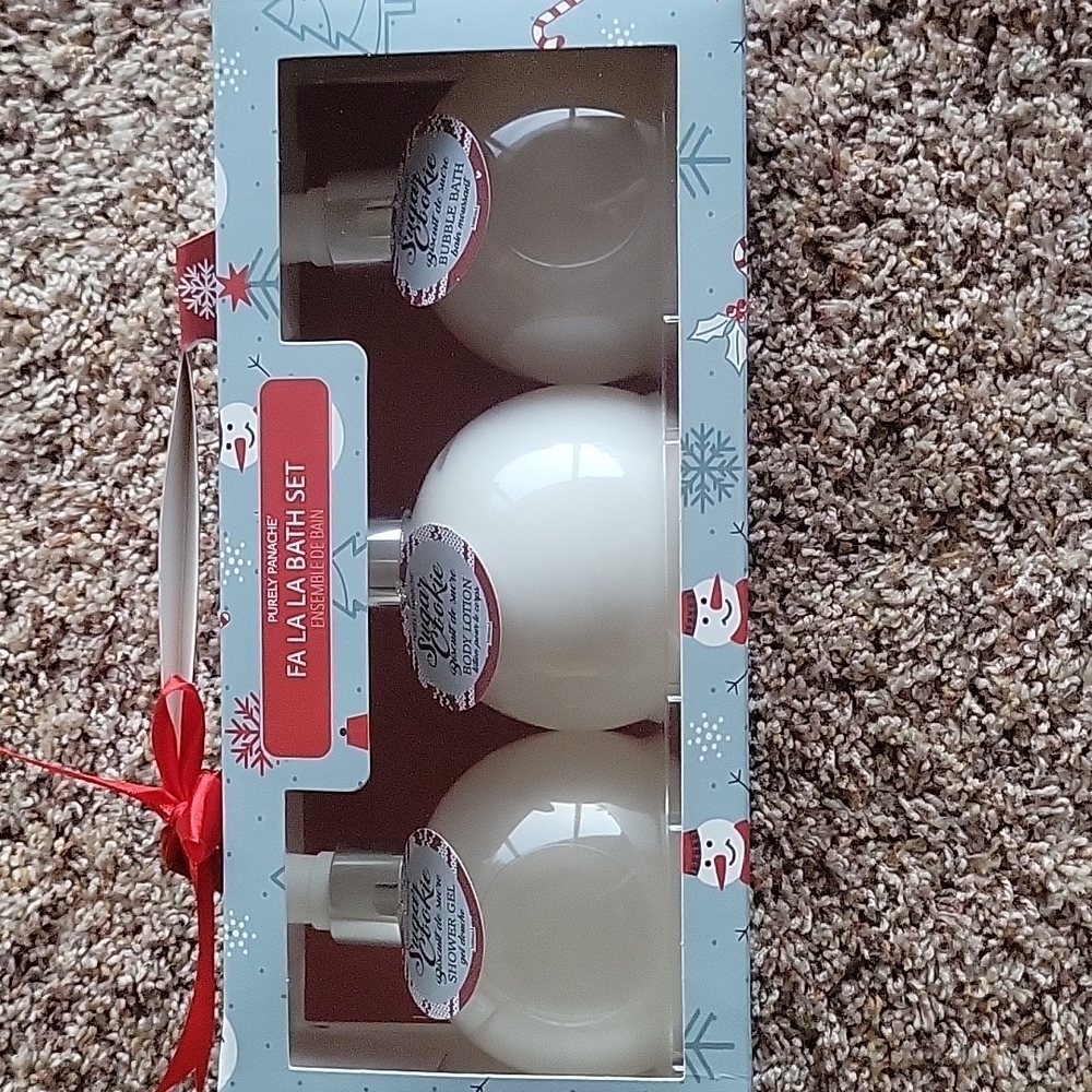 Fa La La Bath set - includes sugar cookie shower gel, body lotion & bubble bath